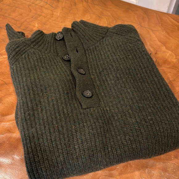 Banana Republic Wool Green Sweater - Picture 1 of 6